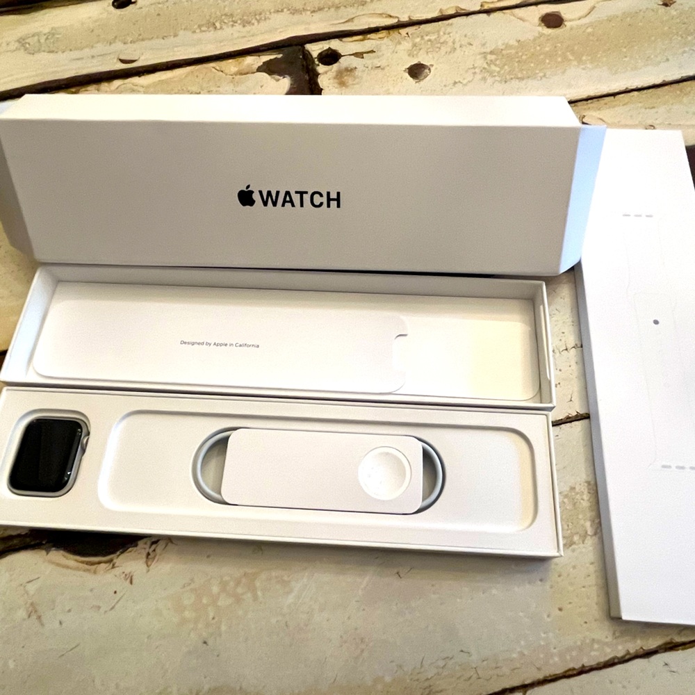 Apple Watch SE 2 (Cellular, US/CA, 40 mm)- New / Never Used